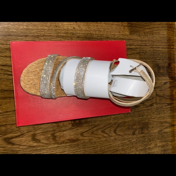 NEVER WORN sandals - Picture 3 of 3